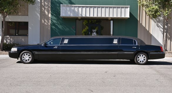2007 Lincoln Town Car Limousine for Sale in Fontana, CA - Photo 2