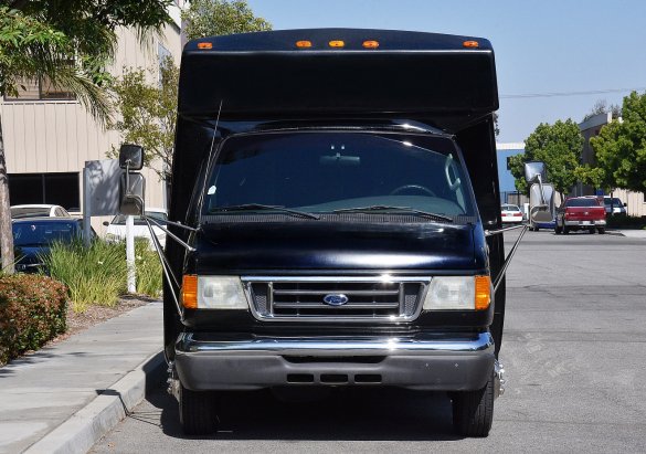 2006 Ford E-450 Limo Bus for Sale in Fontana, CA - Photo 2