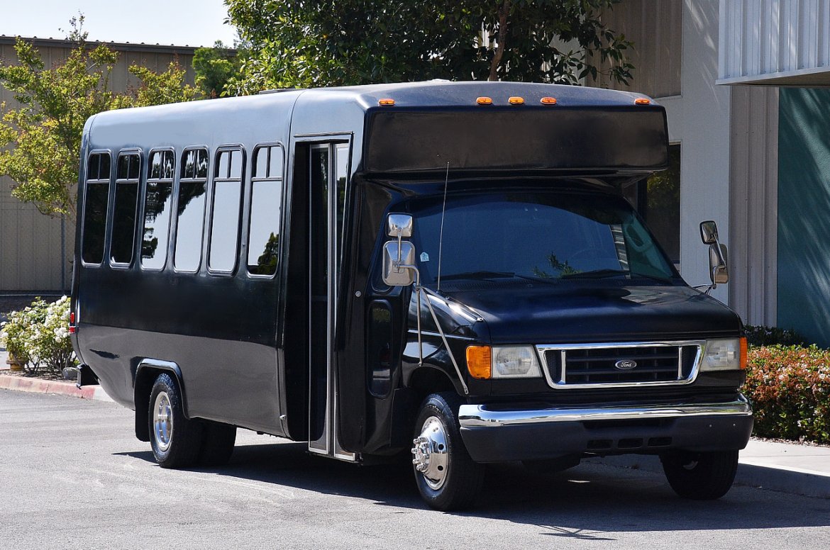 Limo Bus for sale: 2006 Ford E-450 by Diamond Coach