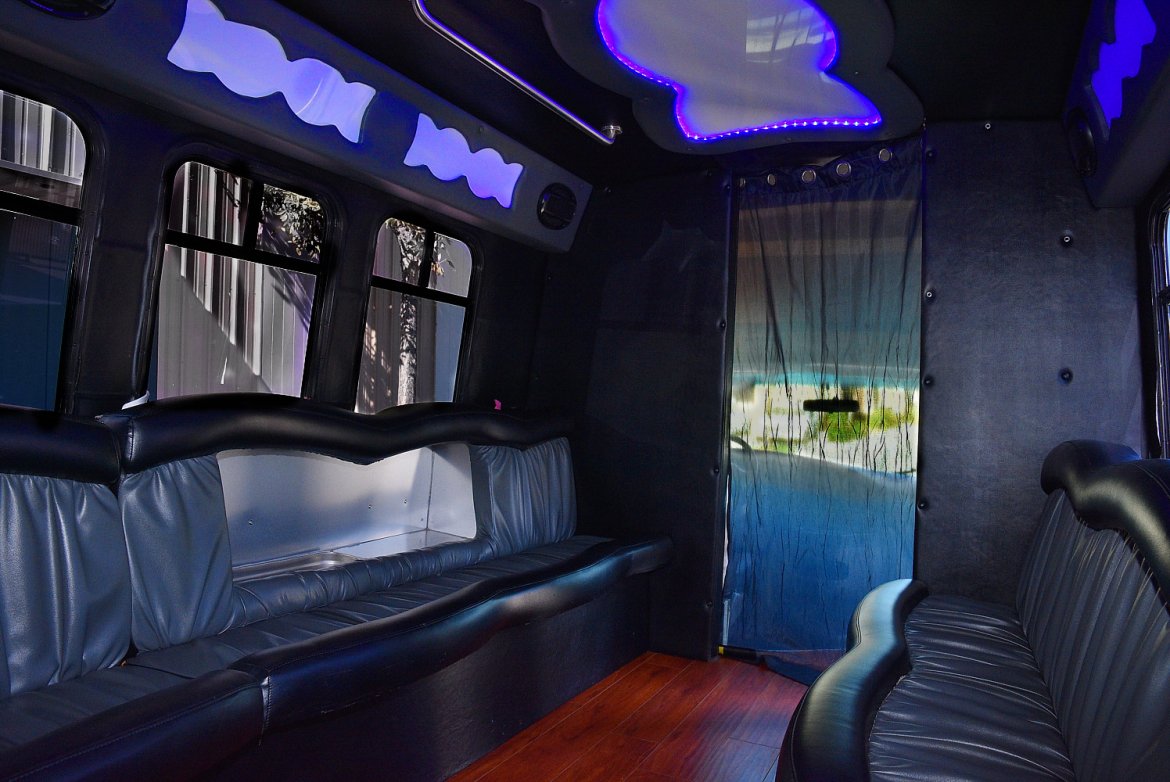 Limo Bus for Sale in Fontana, CA - Photo 10