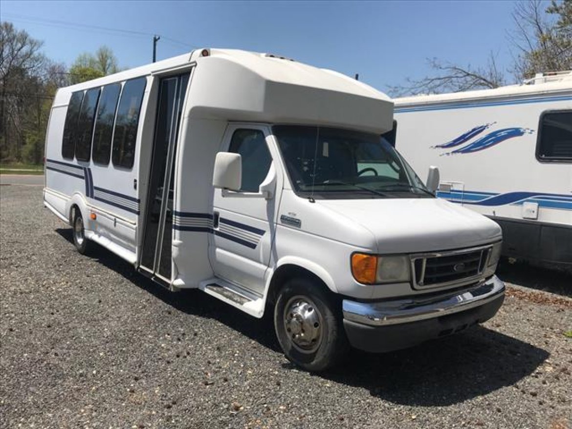 Shuttle Bus for sale: 2006 Ford E350 by TURTLETOP
