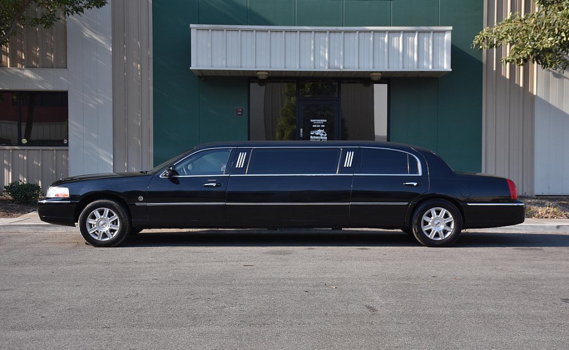 Photo of Limousine for sale: 2007 Lincoln Town Car by Federal