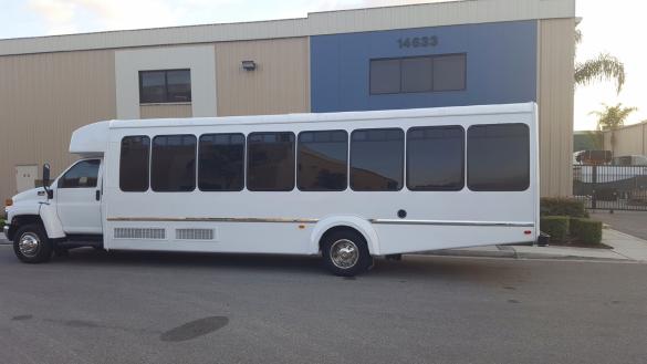 2007 Chevrolet 5500 Limo Bus for Sale in Fontana, CA - Photo 3