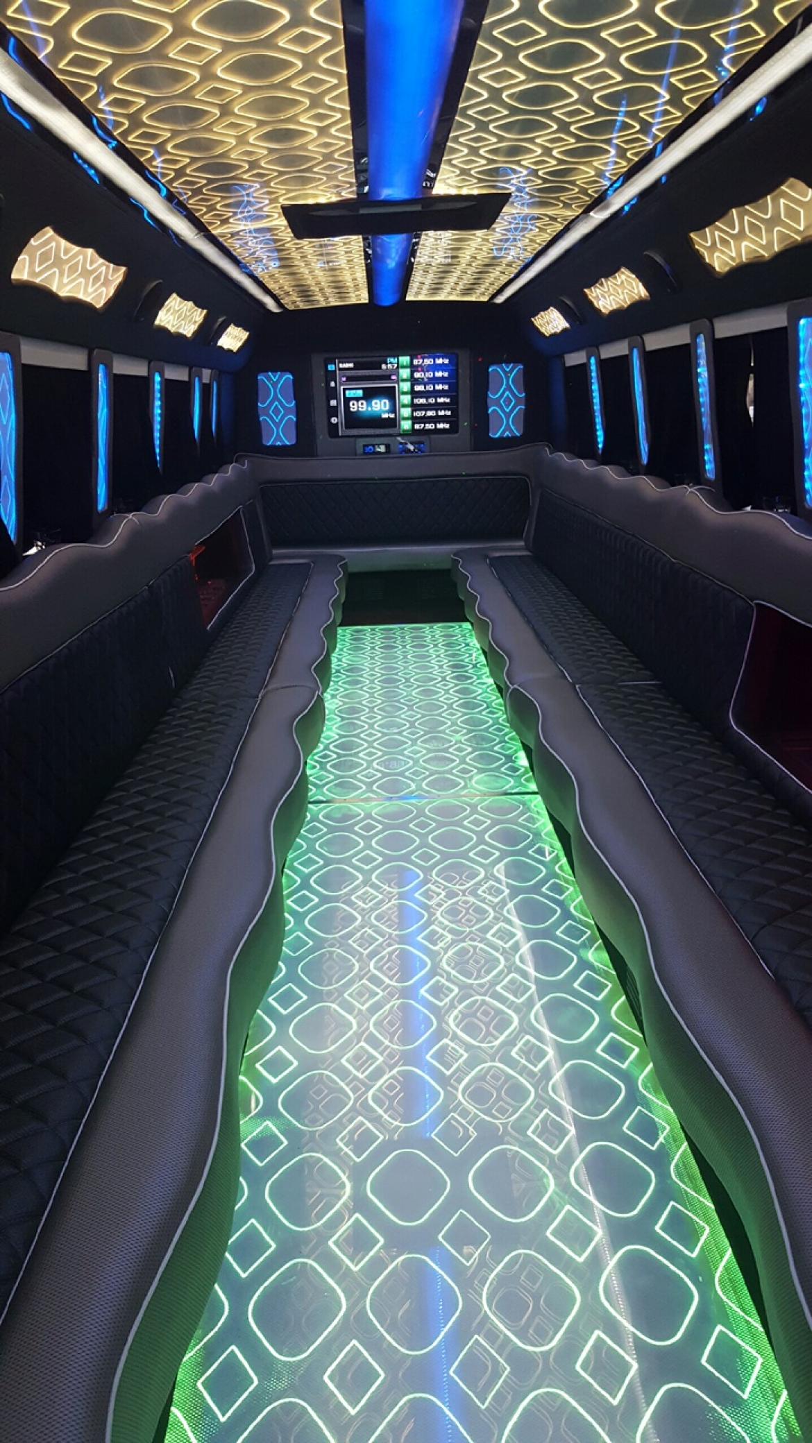 Photo of Limo Bus for sale: 2007 Chevrolet 5500