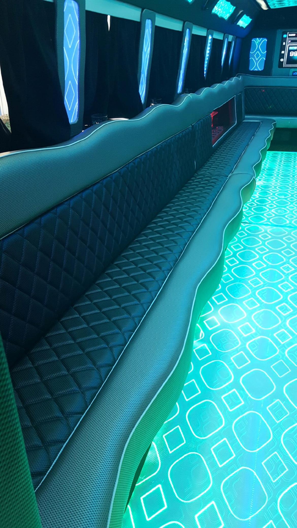 Photo of Limo Bus for sale: 2007 Chevrolet 5500