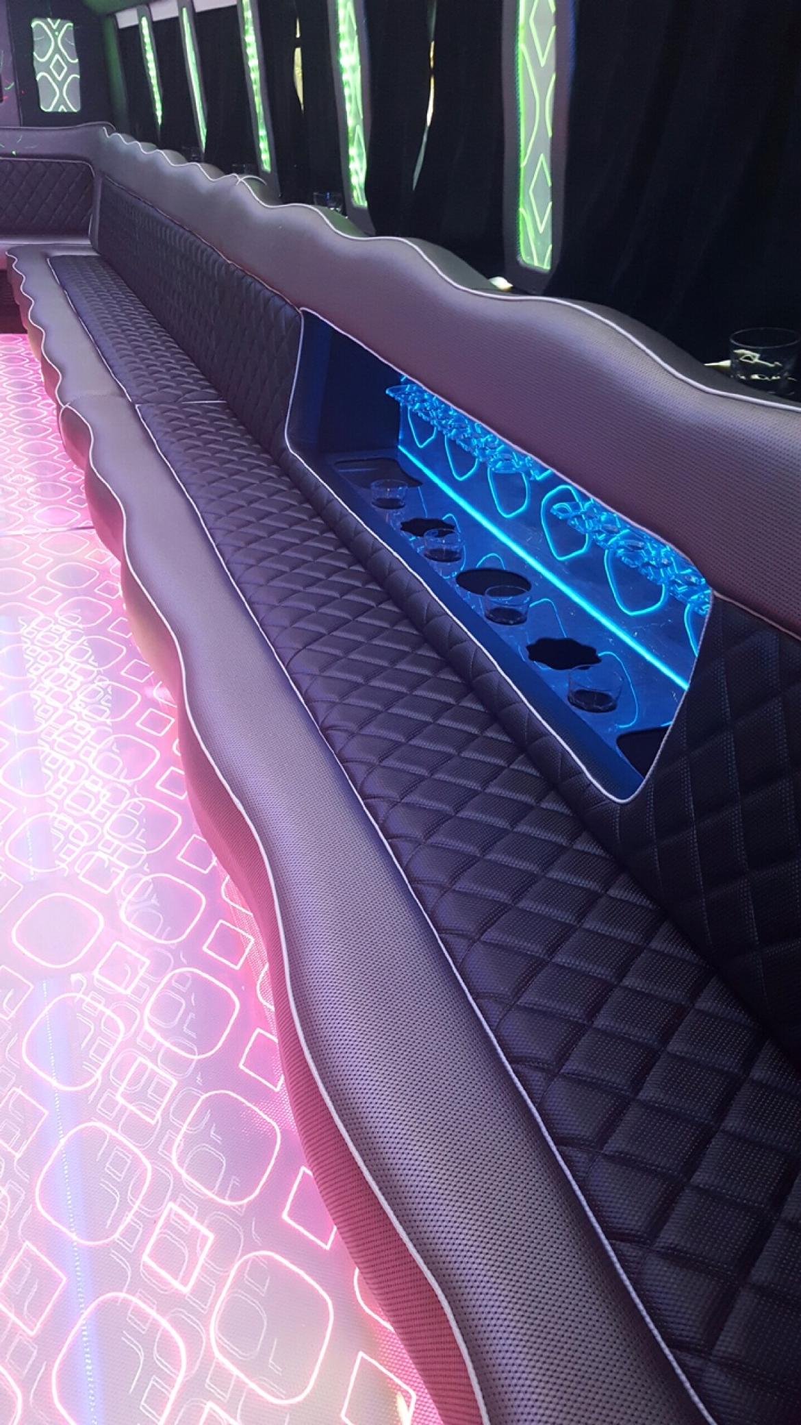 Photo of Limo Bus for sale: 2007 Chevrolet 5500