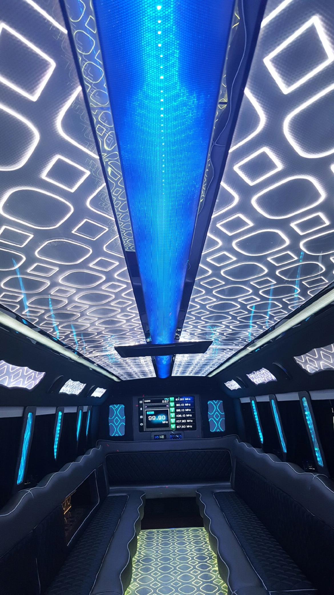 Photo of Limo Bus for sale: 2007 Chevrolet 5500