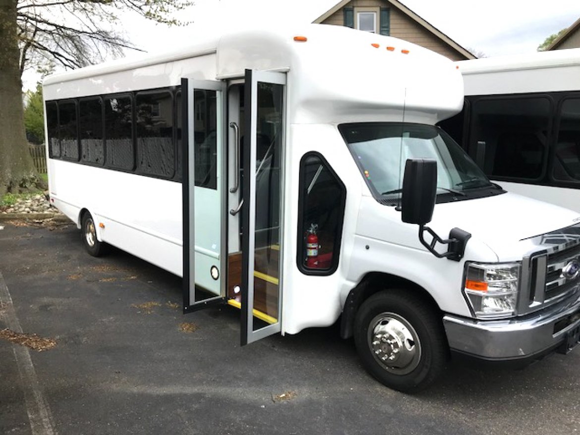 Shuttle Bus for sale: 2018 Ford E-450 27&quot; by Starcraft MVP