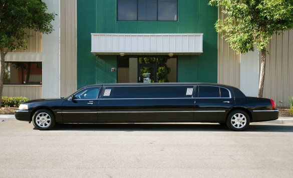 2011 Lincoln Town Car Limousine for Sale in Fontana, CA - Photo 2