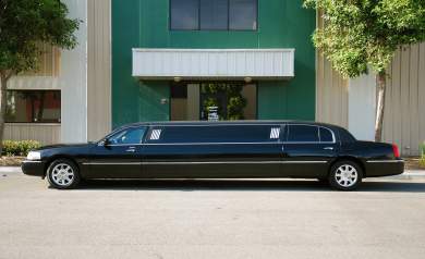 2011 Lincoln Town Car Limousine for Sale in Fontana, CA - Photo 2