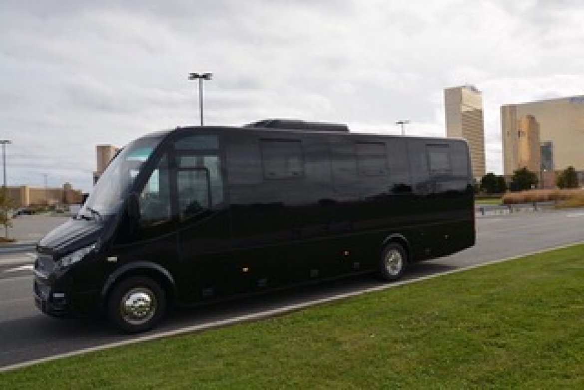 Executive Shuttle for sale: 2018 Ford F59 by Global