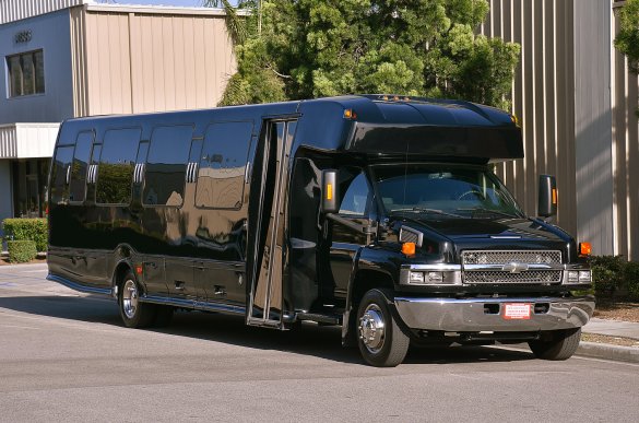 2007 Chevrolet 5500 Limo Bus for Sale in Fontana, CA - Photo 3