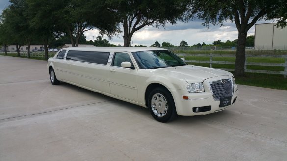 2006 Chrysler 300 Limousine for Sale in Houston, TX - Main Photo