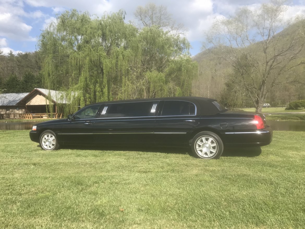 Limousine for sale: 2007 Lincoln Town Car by Krystal