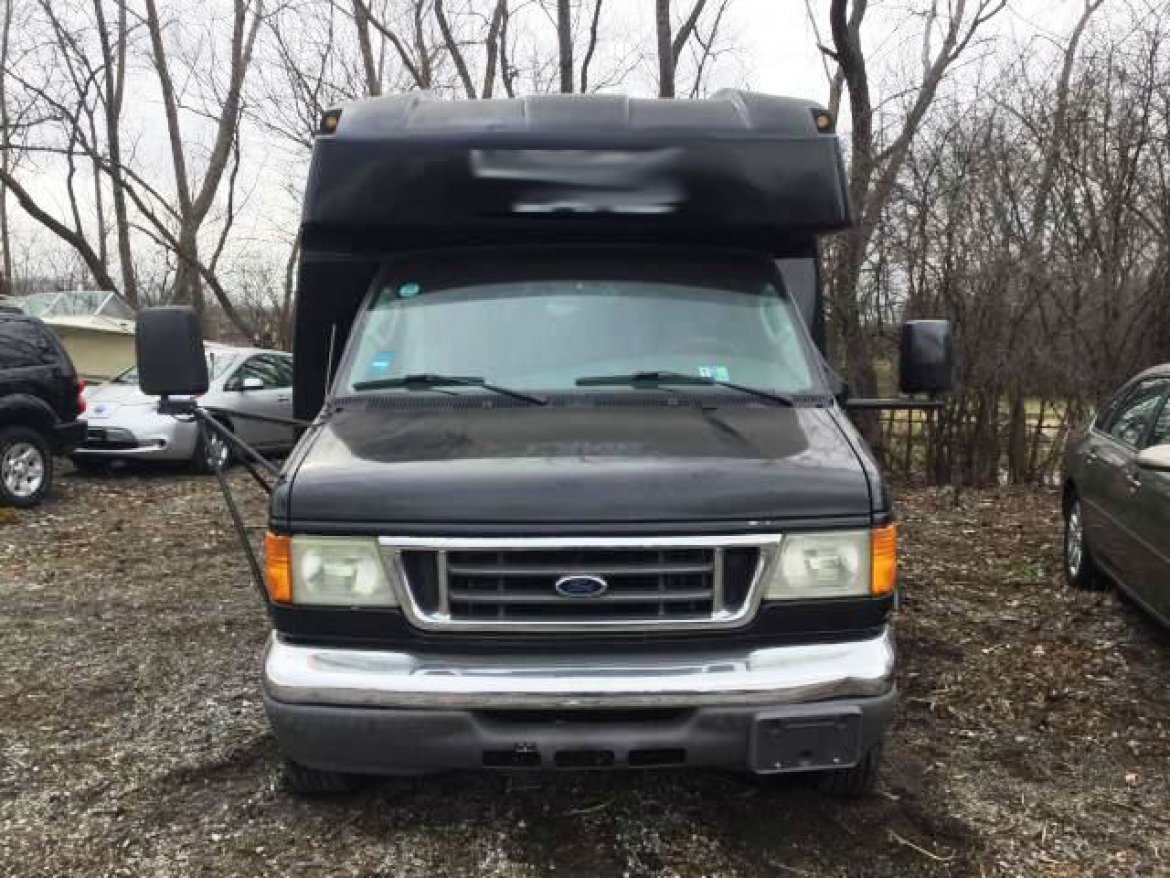 Limo Bus for Sale in Blue Island, IL - Photo 9