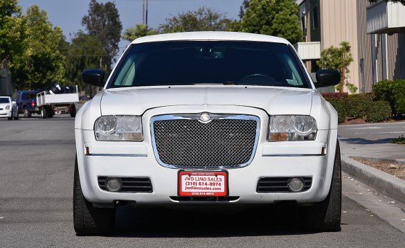 2008 Chrysler 300 Limousine for Sale in Fontana, CA - Photo 2