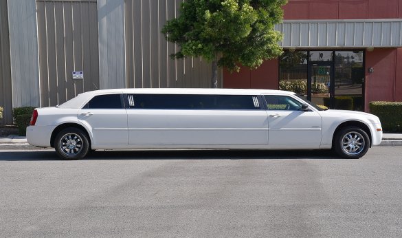 2008 Chrysler 300 Limousine for Sale in Fontana, CA - Photo 3