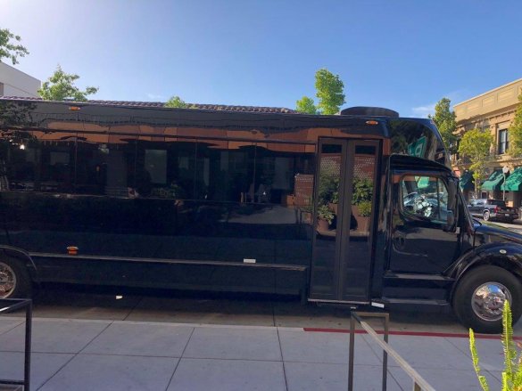 2015 Freightliner M2 Executive Shuttle for Sale in Riverside, CA - Photo 2