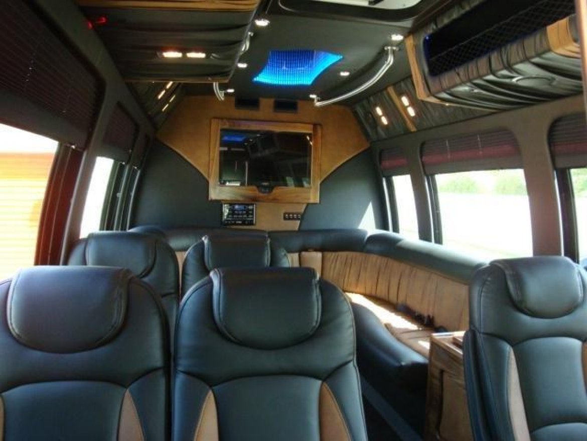 Limo Bus for Sale in Merrimac, MA - Photo 7