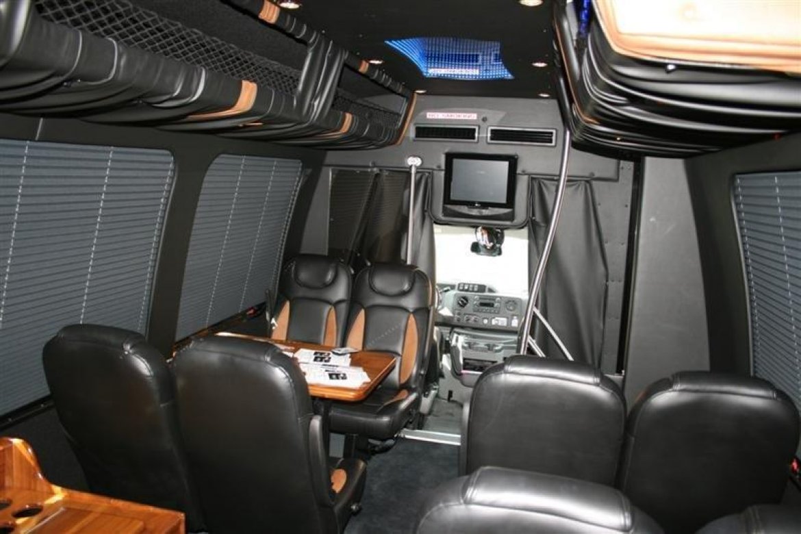 Limo Bus for Sale in Merrimac, MA - Photo 9