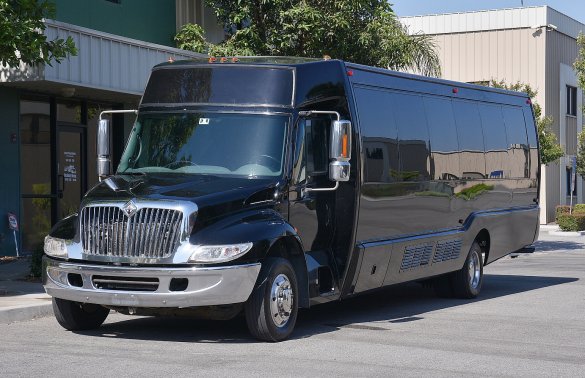 2007 International 3200 Shuttle Bus for Sale in Fontana, CA - Photo 2