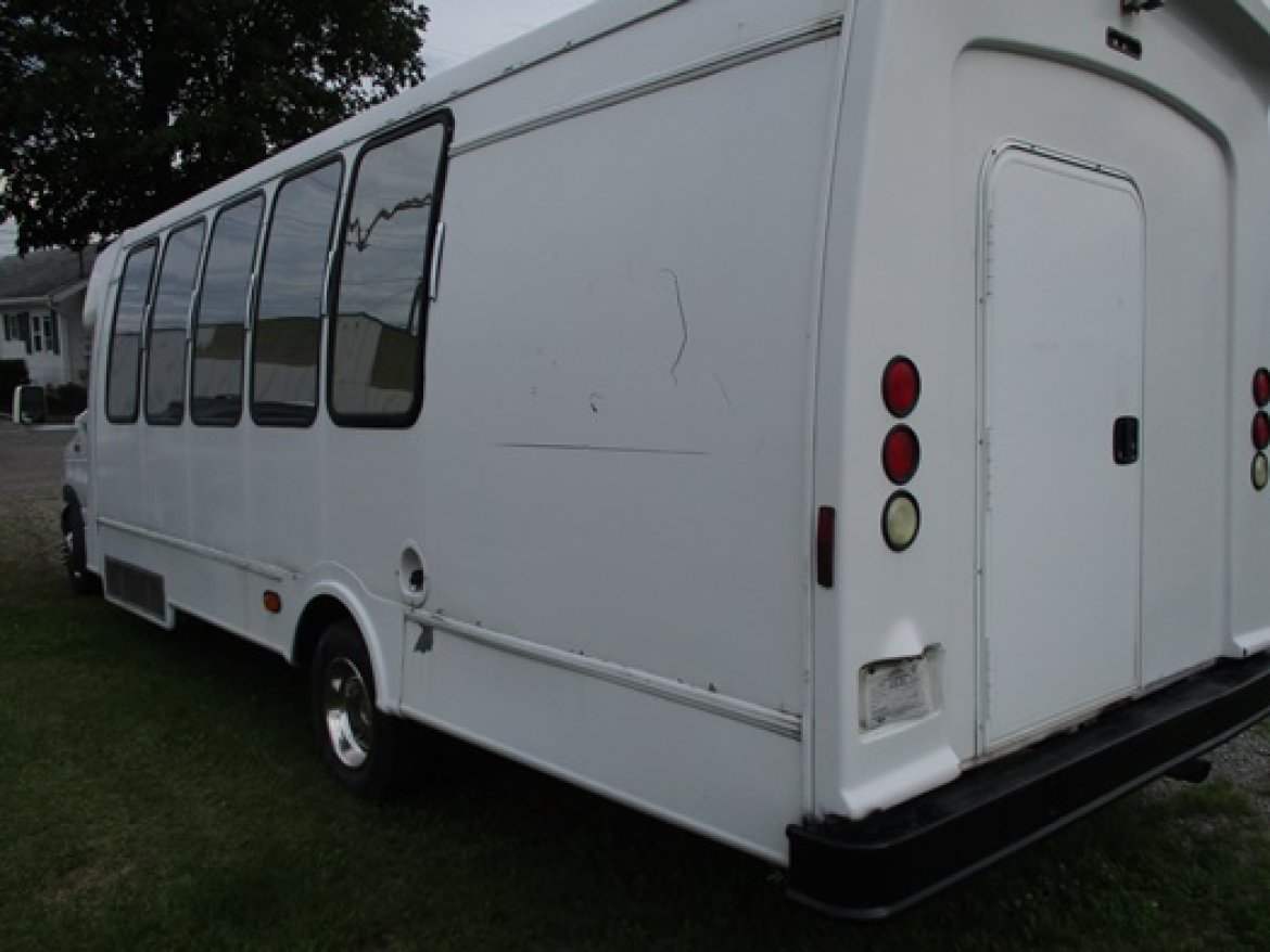 Photo of Limo Bus for sale: 2000 Ford E450 by Turtle Top