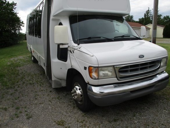 2000 Ford E450 Limo Bus for Sale in Bellefontaine, OH - Photo 3