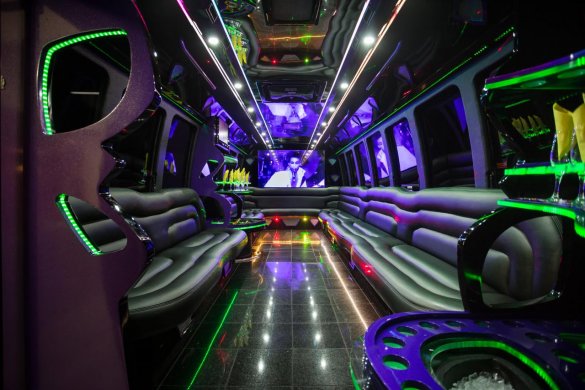 2005 International 3200 Limo Bus for Sale in LAS VEGAS, NV - Photo 2