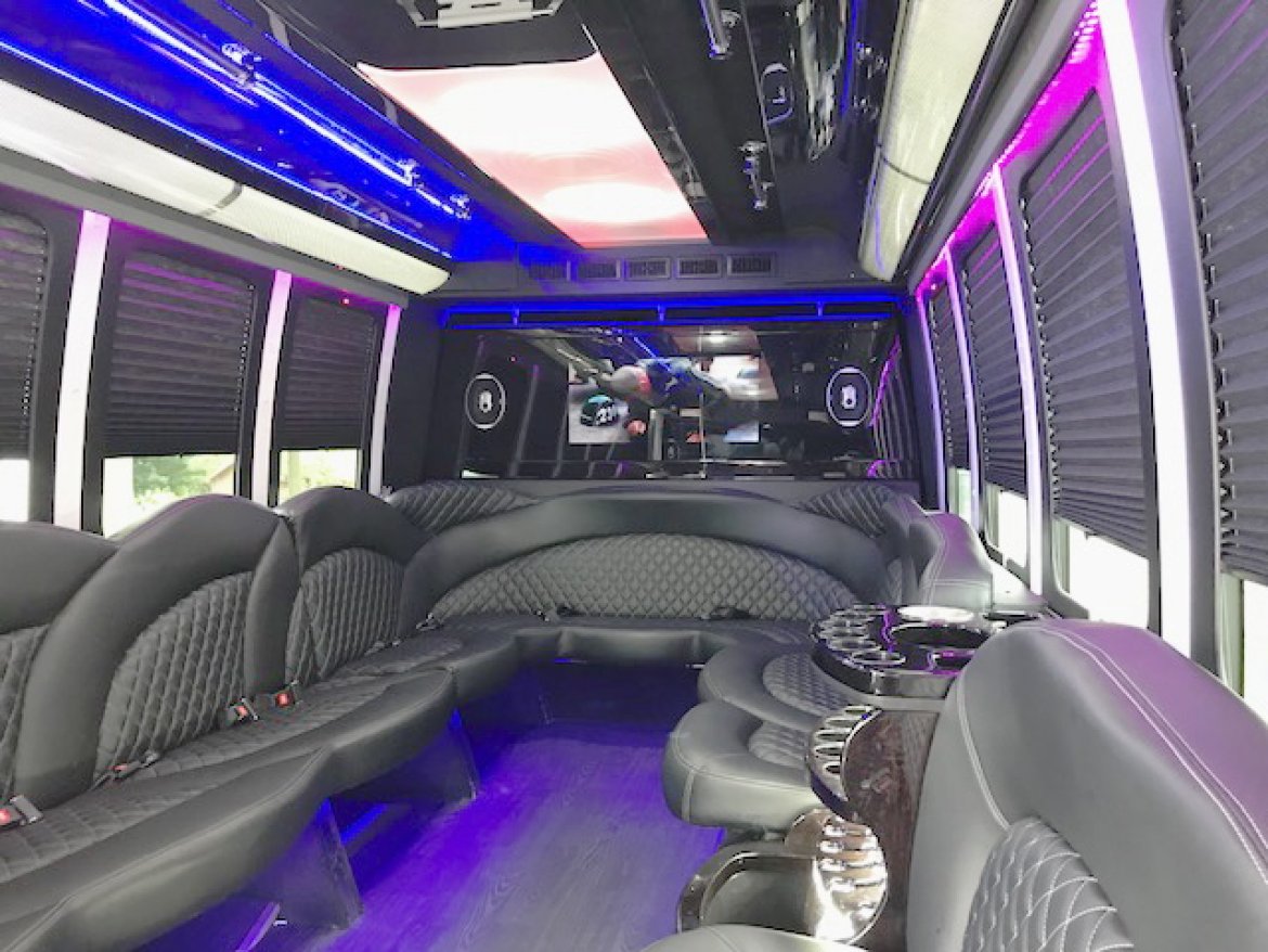 Limo Bus for Sale in Oaklyn, NJ - Photo 18