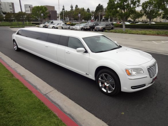 2014 Chrysler 300 Limousine for Sale in Westport, MA - Photo 2
