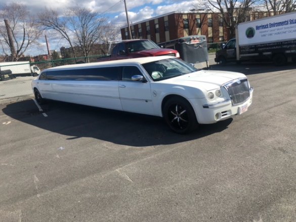 2009 Chrysler Sedan Strech Limousine for Sale in Lawrence, MA - Photo 2