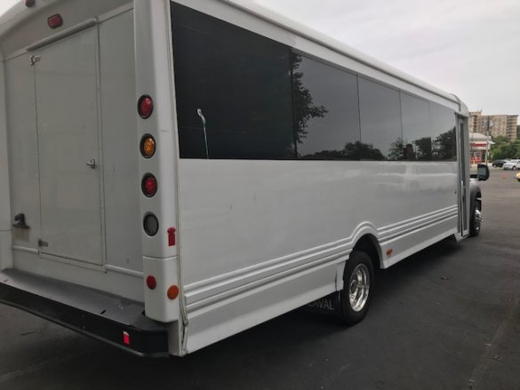 2014 Ford F-550 Shuttle Bus for Sale in Oaklyn, NJ - Photo 3