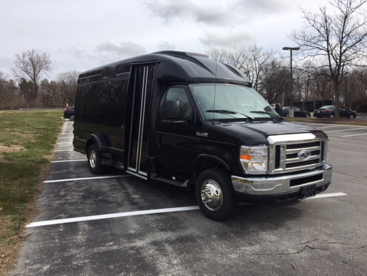 Executive Shuttle for sale: 2018 Ford E-350 by Turtle Top