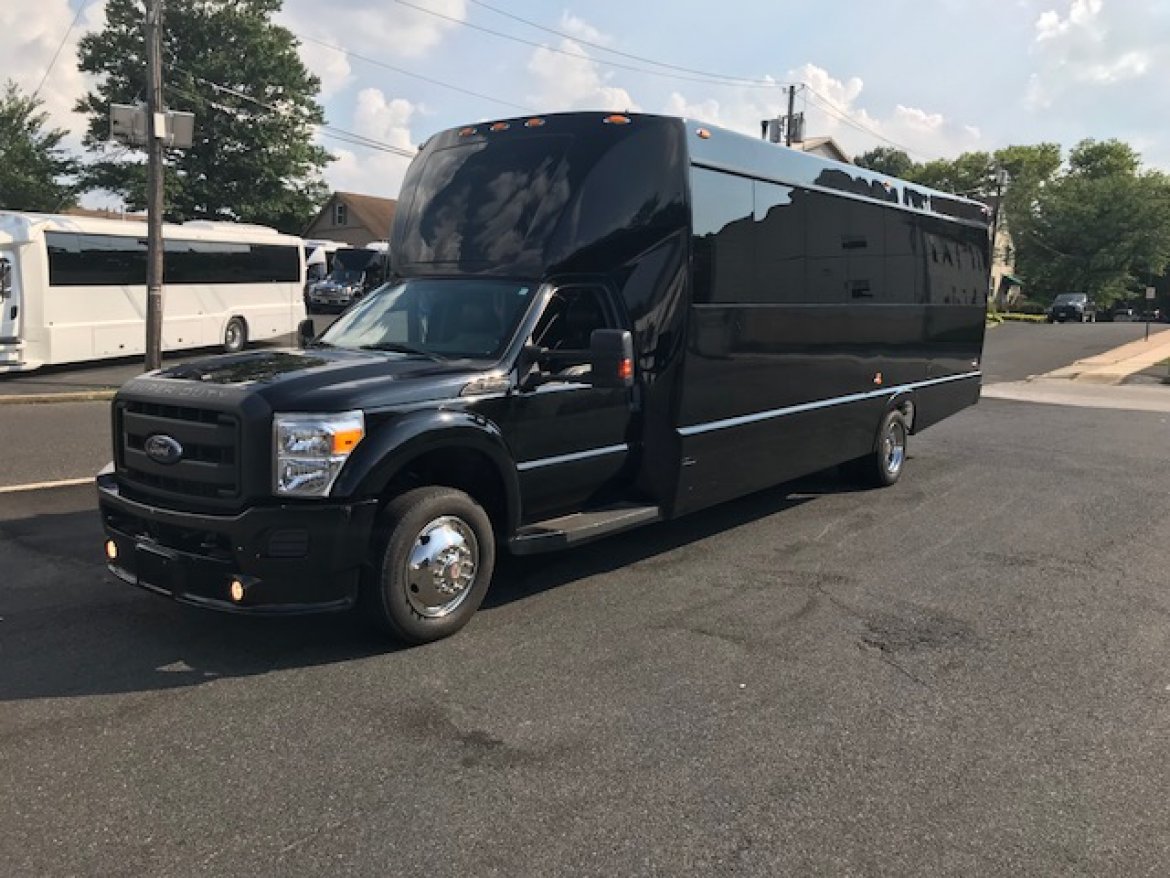 Executive Shuttle for Sale in Oaklyn, NJ - Photo 3