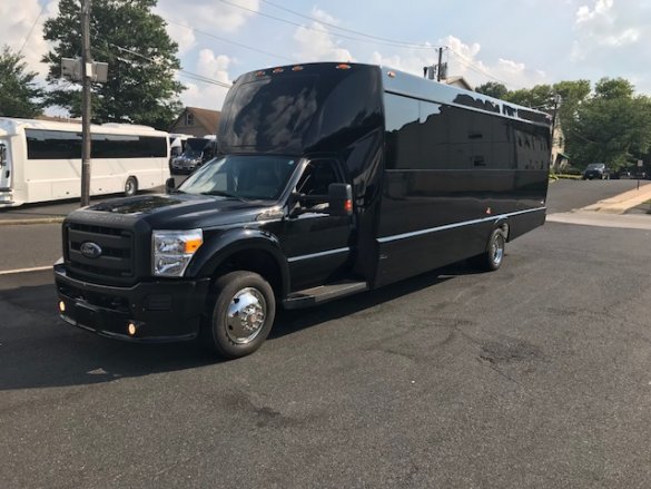 2016 Ford F-550 Executive Shuttle for Sale in Oaklyn, NJ - Photo 3