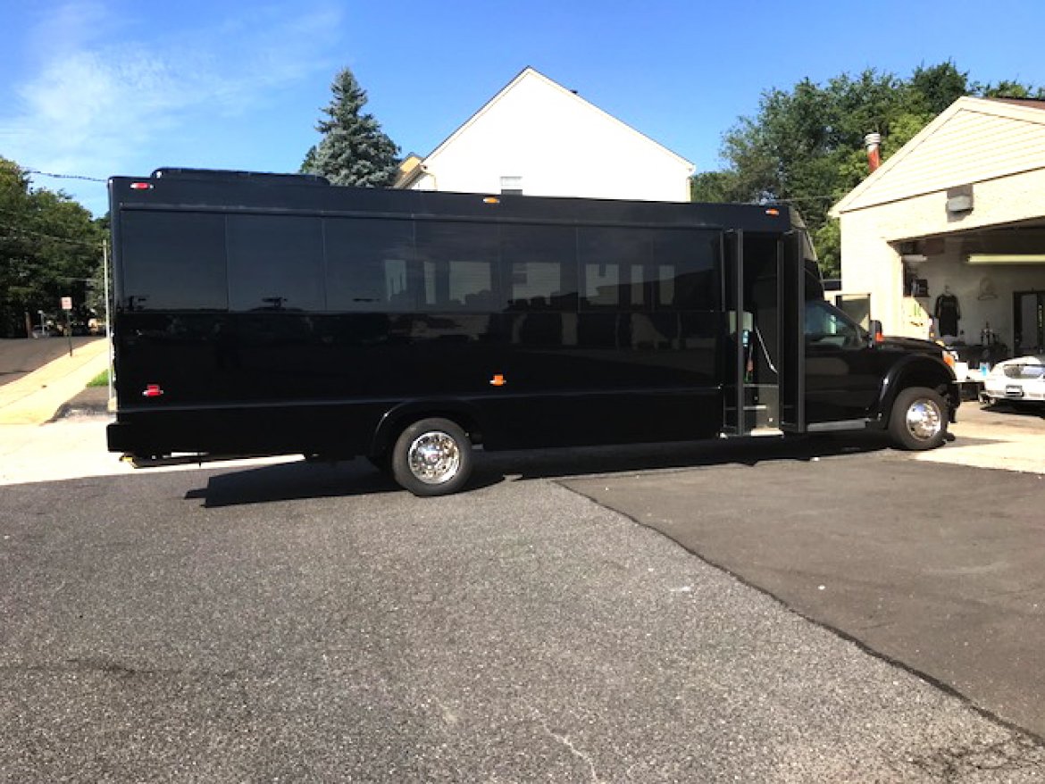 Executive Shuttle for Sale in Oaklyn, NJ - Photo 2