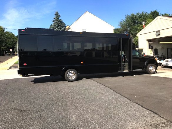 2016 Ford F-550 Executive Shuttle for Sale in Oaklyn, NJ - Photo 2