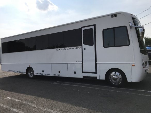 2009 Workhorse Party Bus Limo Bus for Sale in Hillside, NJ - Photo 3