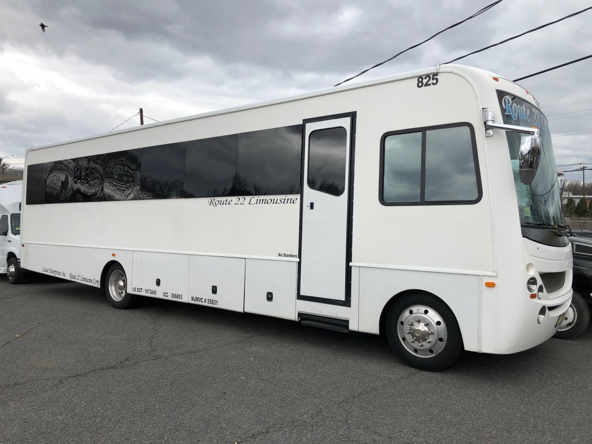 Limo Bus for sale: 2009 Workhorse Party Bus 37&quot; by CT Coach 34 Pax