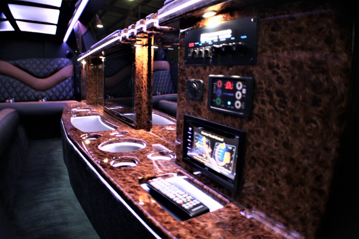 Limousine for Sale in springfield, MO - Photo 8