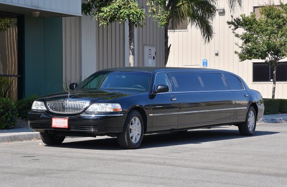 2007 Lincoln Town Car Limousine for Sale in Fontana, CA - Photo 2