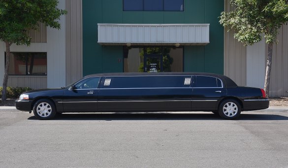 2009 Lincoln Town Car Limousine for Sale in Fontana, CA - Photo 3