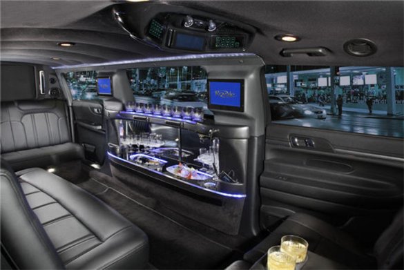 2018 Lincoln MKT 120 4 Door Limousine for Sale in Haverhill, MA - Photo 2