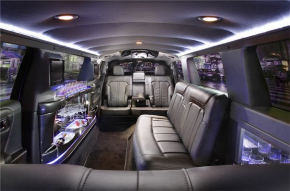 2018 Lincoln MKT 120 4 Door Limousine for Sale in Haverhill, MA - Main Photo