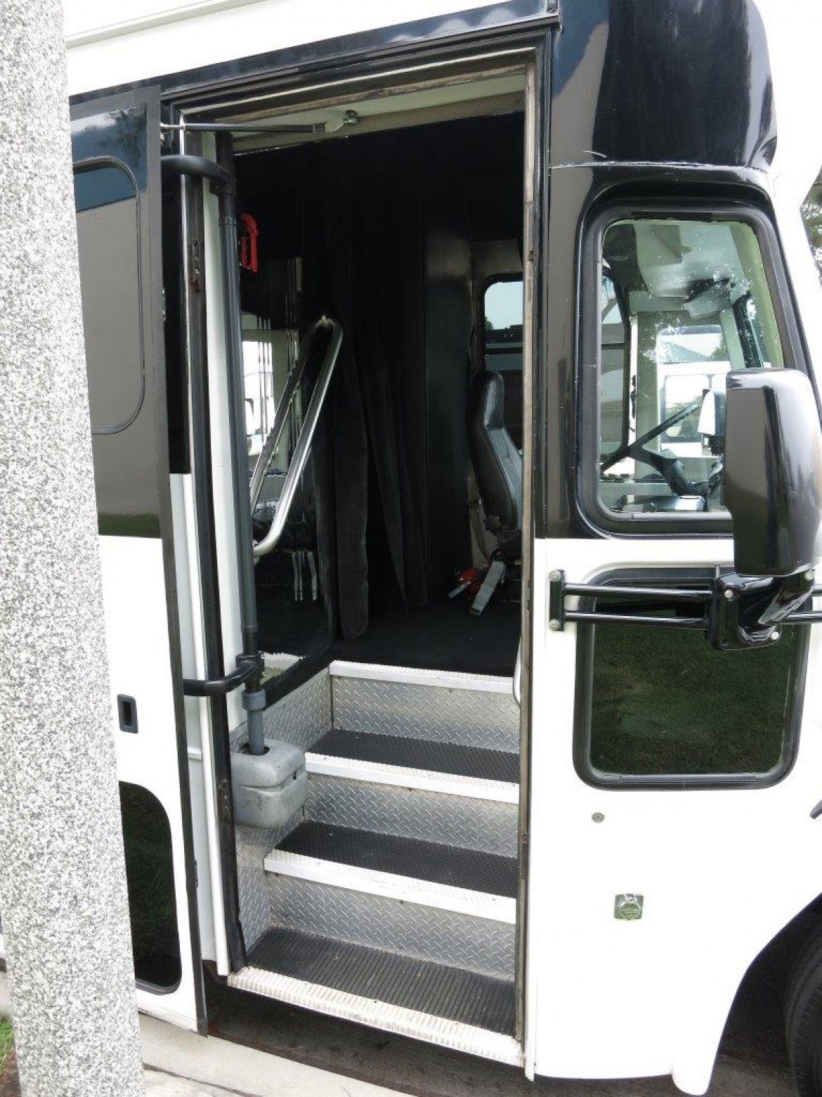 Limo Bus for Sale in Carson, CA - Photo 26
