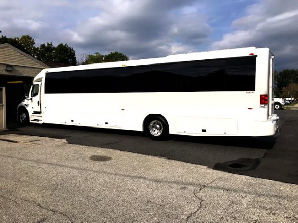 2018 Freightliner M2-33,000 lb GVW Shuttle Bus for Sale in Oaklyn, NJ - Photo 3