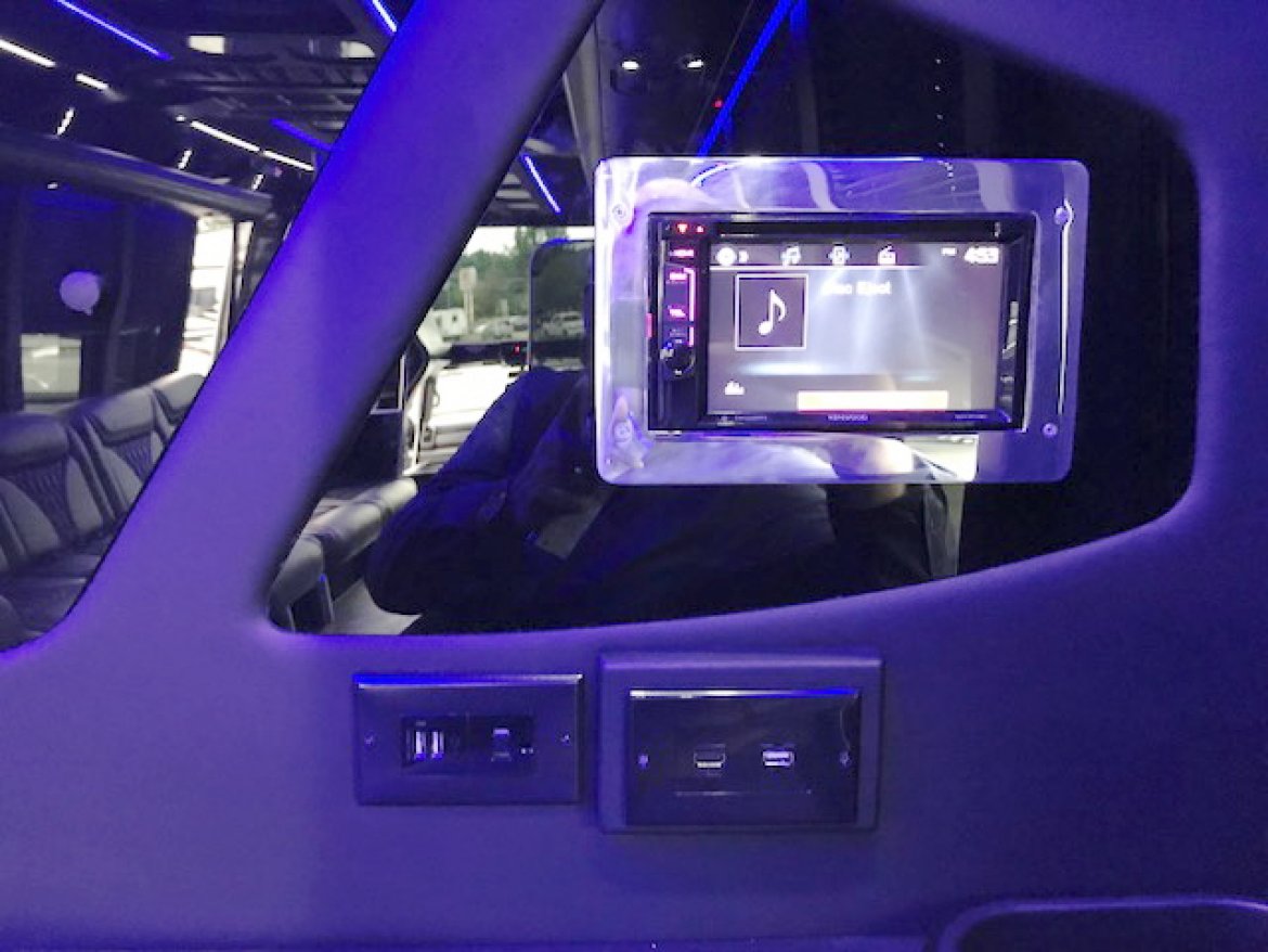 Limo Bus for Sale in Oaklyn, NJ - Photo 10