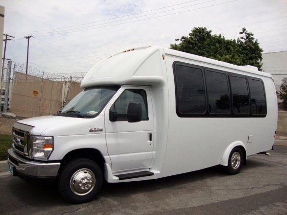 2018 Ford E-350 Super Duty Cutaway Shuttle Bus for Sale in Carson, CA - Photo 2