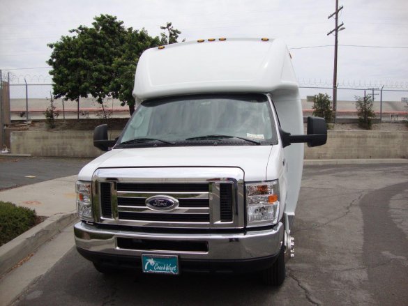 2018 Ford E-350 Super Duty Cutaway Shuttle Bus for Sale in Carson, CA - Photo 3