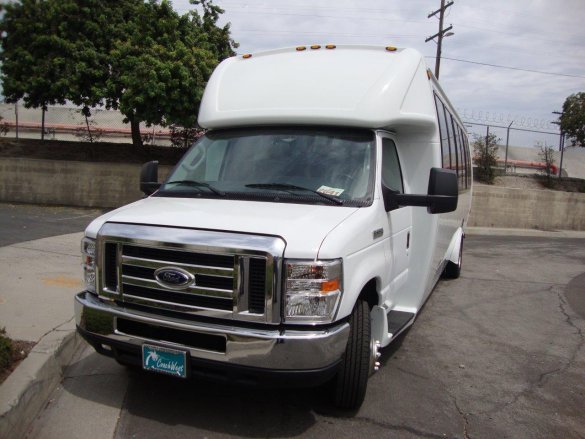 2018 Ford E-450 Super Duty Cutaway Shuttle Bus for Sale in Carson, CA - Photo 3